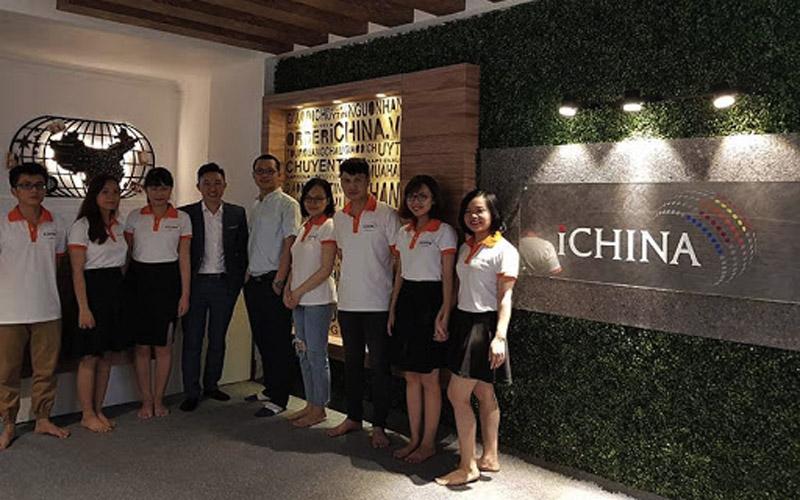 Đội ngũ nhân viên của iChina Company sẽ luôn đồng hành cùng khách hàng trong những lần mua sắm.