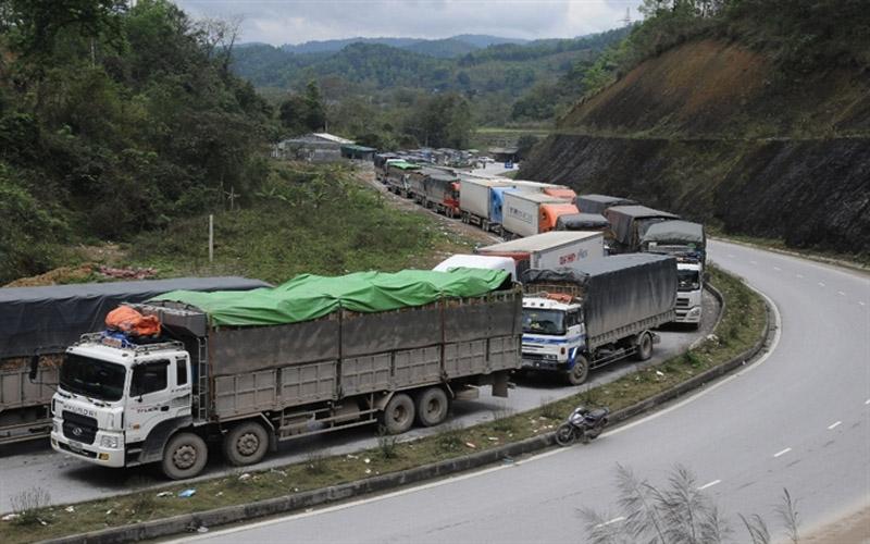 Tình trạng tắc biên là nỗi ám ảnh lớn nhất của các dân buôn hàng tại Trung Quốc