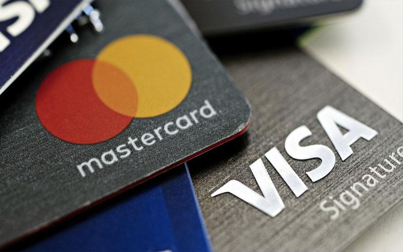 Visa và Mastercard là 2 loại thẻ thanh toán quốc tế được rất nhiều người tin tưởng